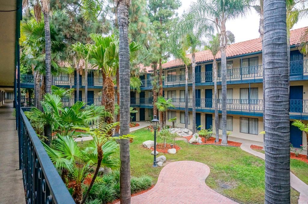 Vanllee Hotel Covina Eksteriør bilde