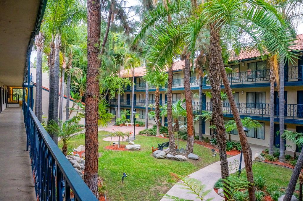 Vanllee Hotel Covina Eksteriør bilde